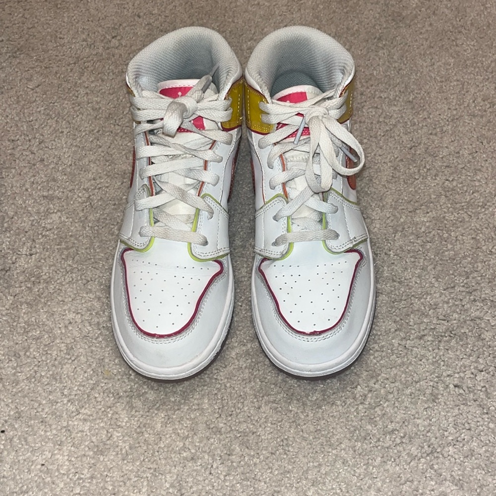 Air Jordan 1 Mid Edge Glow (GS)